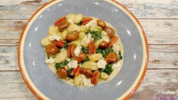 Gnocchi met spinazie, paddenstoelen en gorgonzola