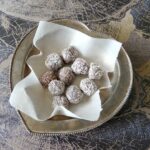Chocolade tahin truffels met kokos