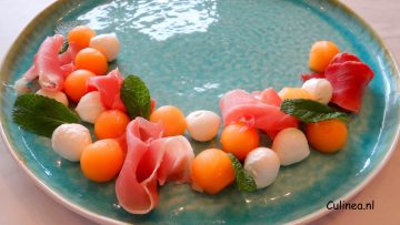 Meloen met ham en mozzarella