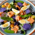 Niçoise salade met gekonfijte zalm en truffelaardappelen