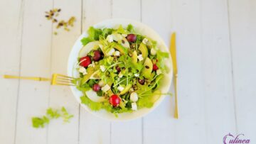 Salade van raapstelen en avocado