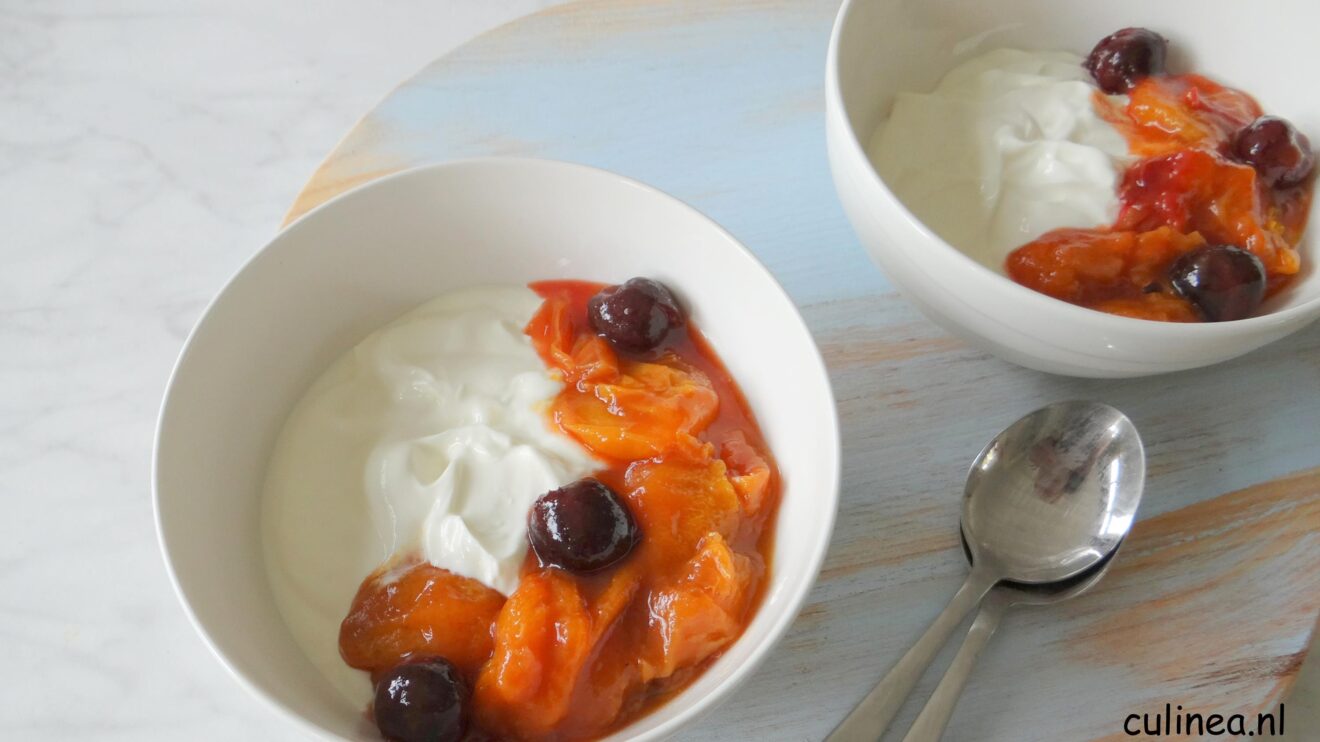 Griekse yoghurt met abrikozencompote