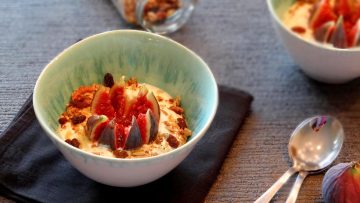 Yoghurt met verse vijgen en granola