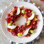 Kerstkrans salade van rode sla