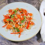 Tarwe met wortels en kikkererwten