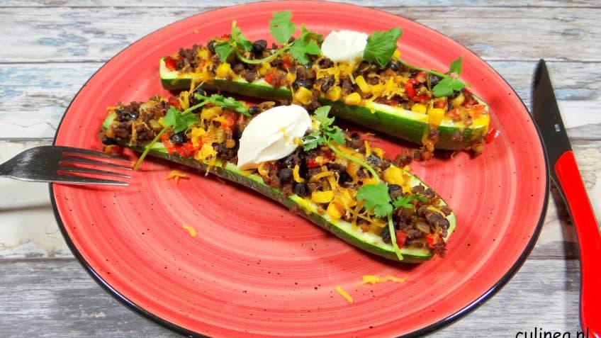 Vegetarisch gevulde courgettes