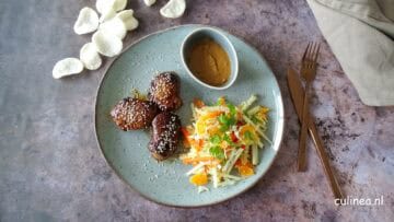 Varkenshaasmedaillons met satésaus