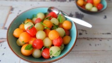 Meloenbolletjes met lavendelsiroop en munt