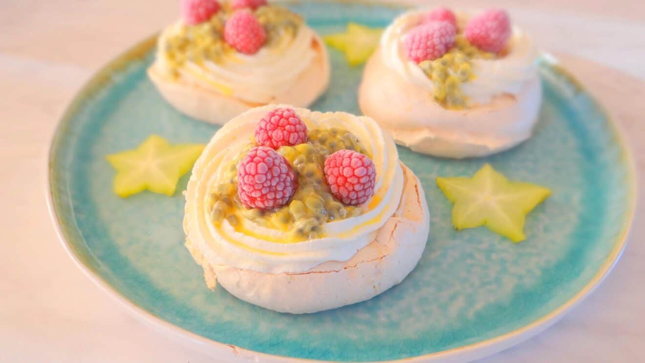 Pavlova's gevuld met mascarpone en passiefruit