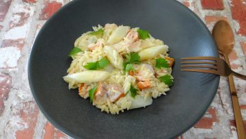 Orzo met asperges en gerookte zalm