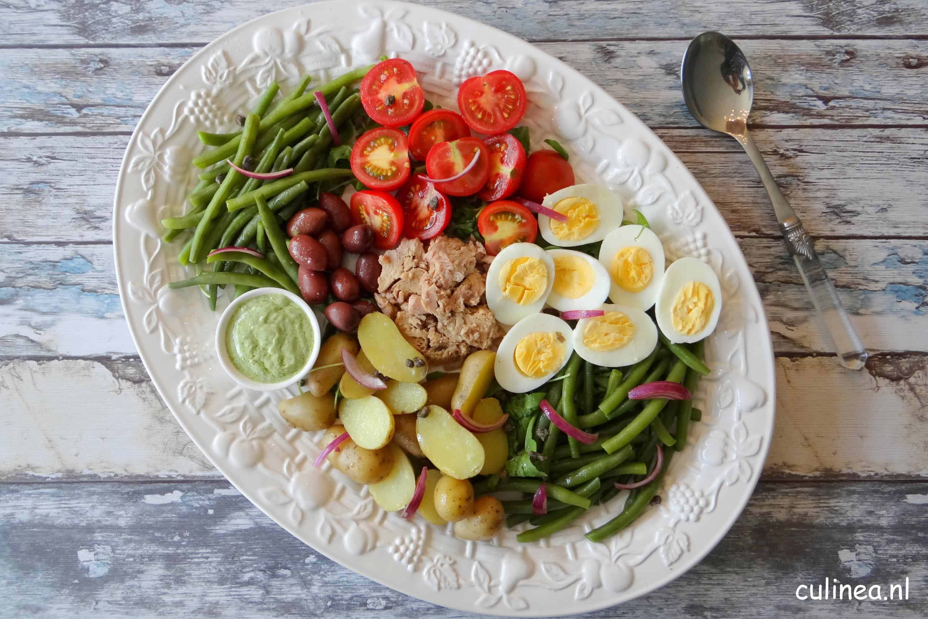 Salade Niçoise met romige basilicumdressing - Culinea.nl