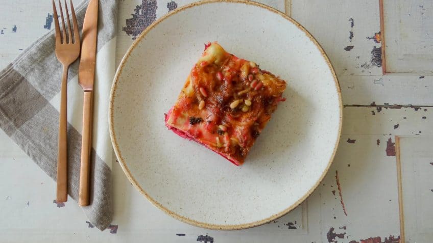 Rode bietenlasagne met gerookte mozzarella