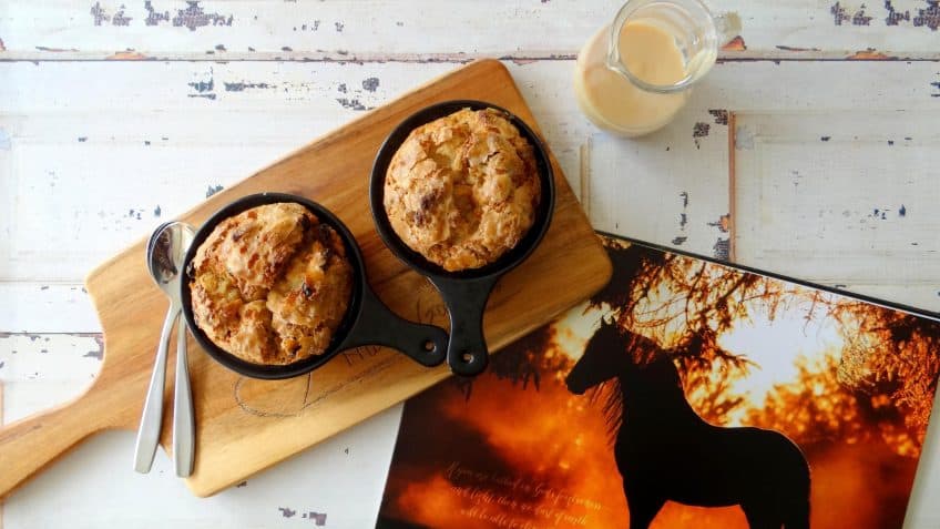 Broodpudding van Fries suikerbrood met Beerenburgsaus