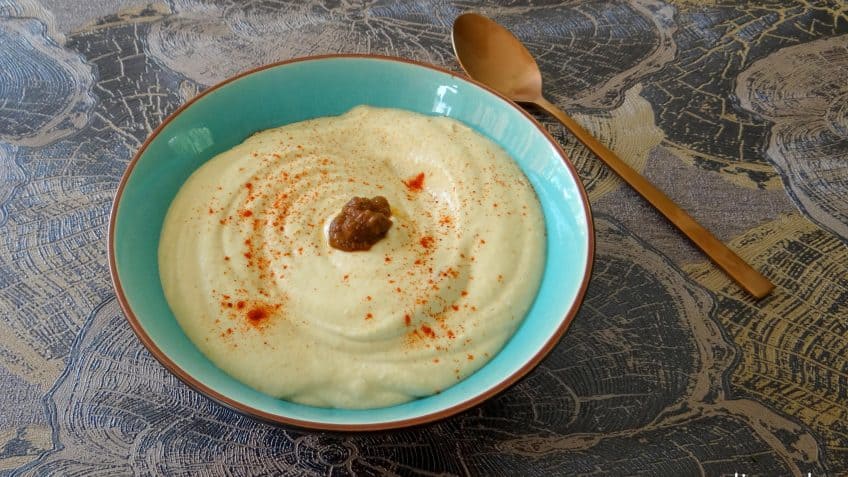 Hummus met gekonfijte knoflook