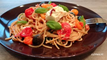 Spaghetti met ricotta en tomaatjes uit de oven