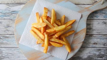 Zelfgemaakte patat frites