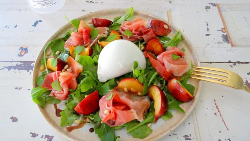 Salade met burrata, Coburger en verse vijgen