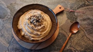 Hummus met rode miso