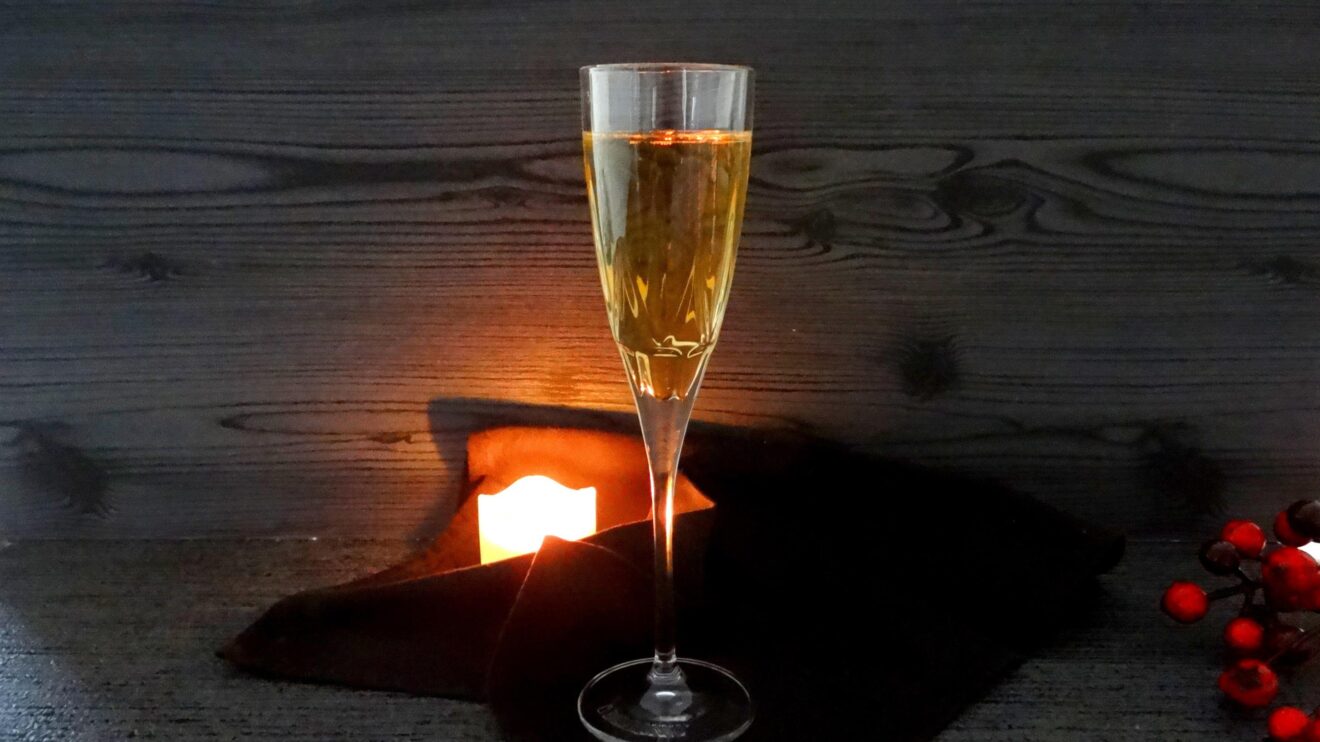 Sparkling Gold Champagne Cocktail