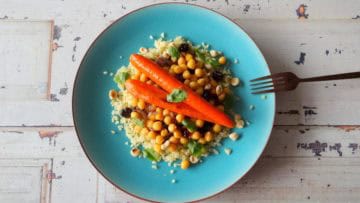 Bulgur met kikkererwten en geglaceerde wortelen