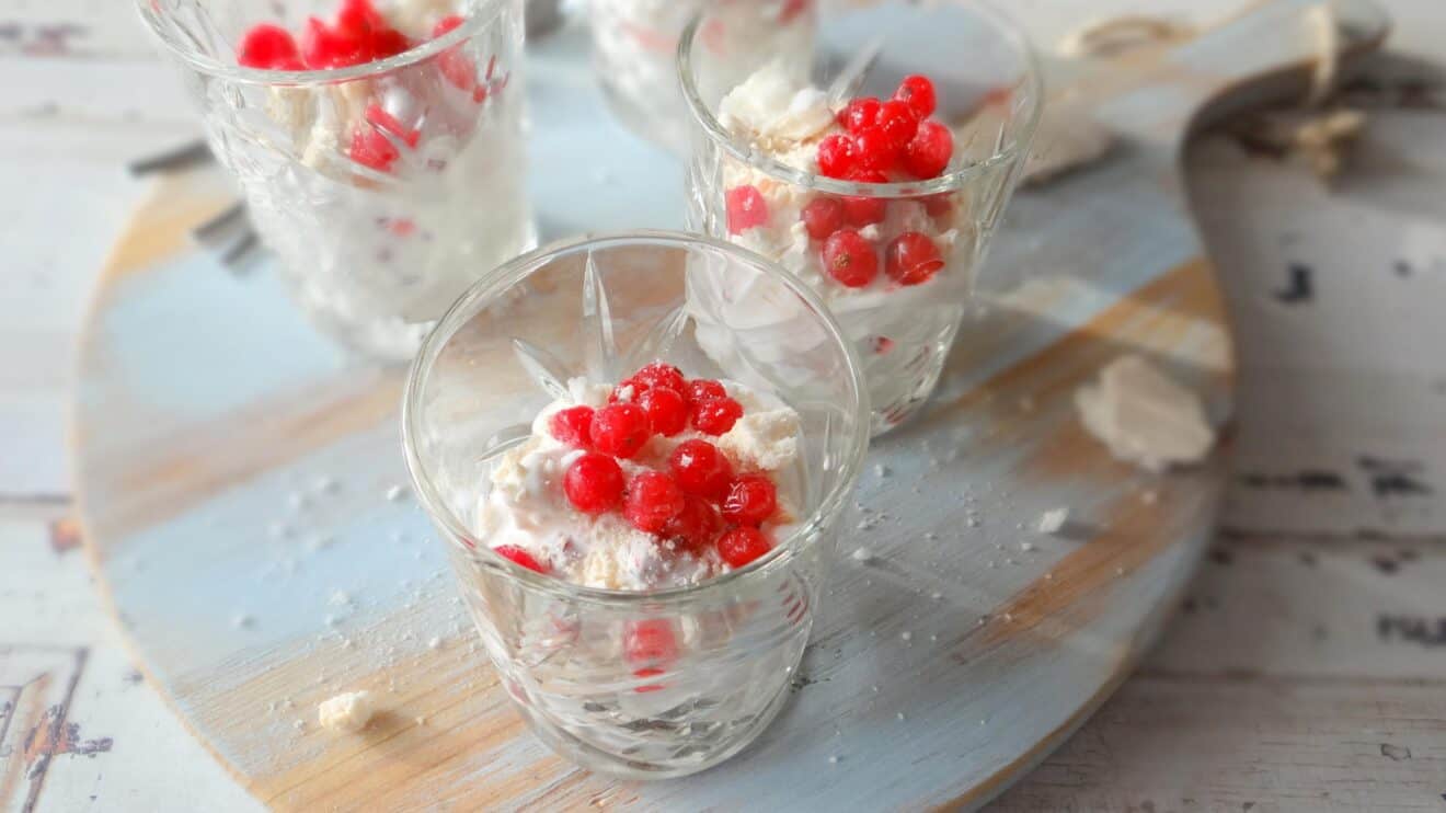 Eton Mess met rode bessen