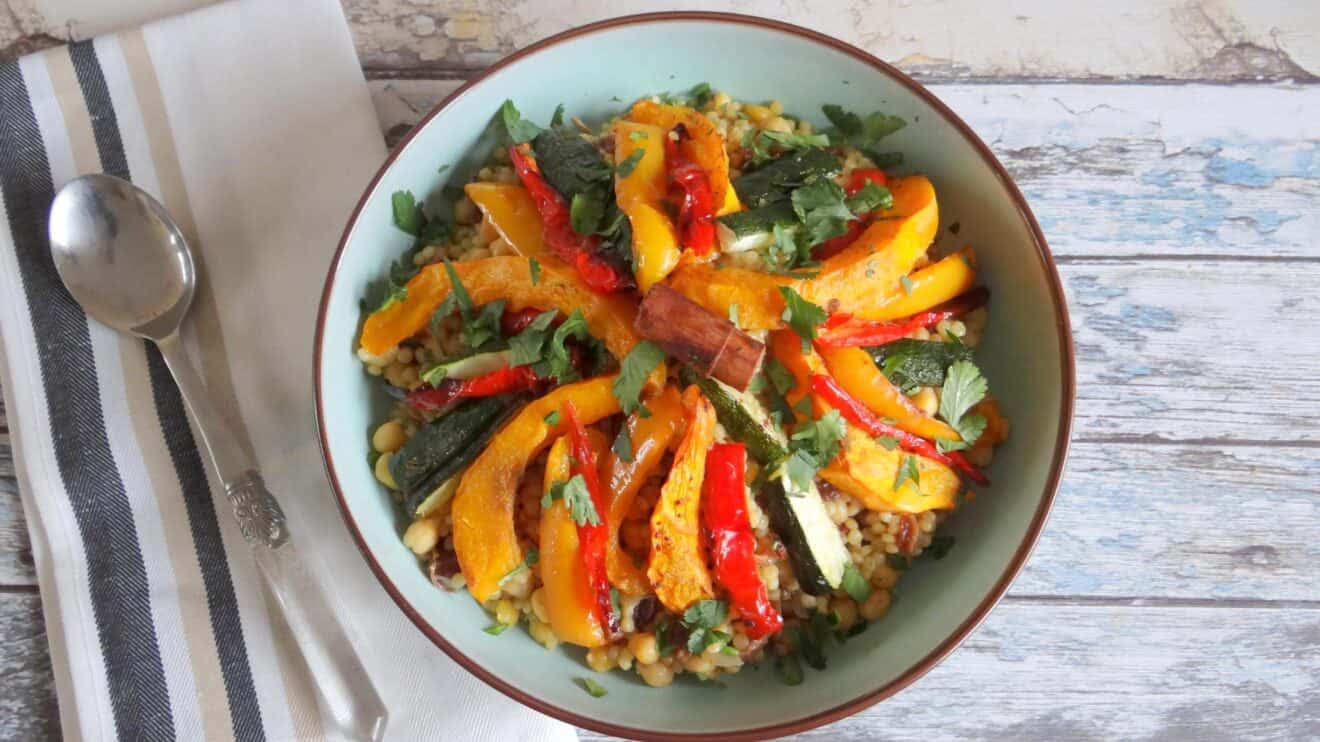 Parelcouscous met geroosterde pompoen en groenten