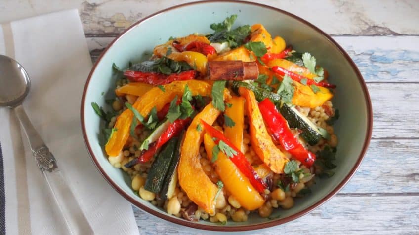 Parelcouscous met geroosterde pompoen en groenten