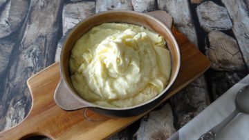 Aardappelpuree met kaas en knoflook