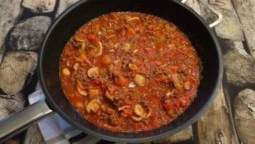 Pastasaus met gehakt, tomaten en paddenstoelen