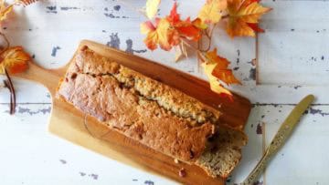 Pompoencake met dadels en chaikruiden