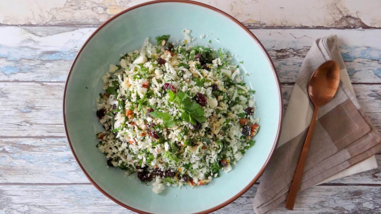 Bloemkool couscous met verse kruiden en cranberries