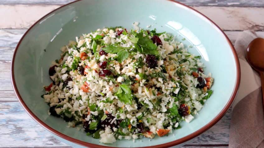 Bloemkool couscous met verse kruiden en cranberries