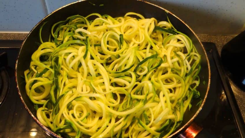 Courgetti met gehaktballen in tomatensaus