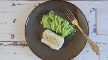 Kabeljauwhaasje met courgetti en romige avocadosaus