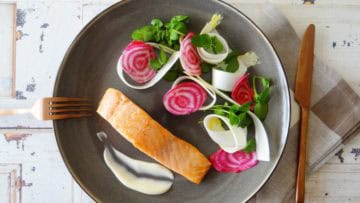 Lavendel zalm met rauwe asperges en biet