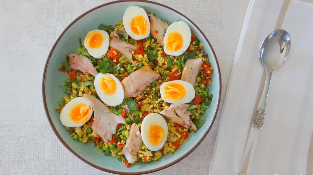 Kedgeree van bloemkoolrijst met gerookte forel