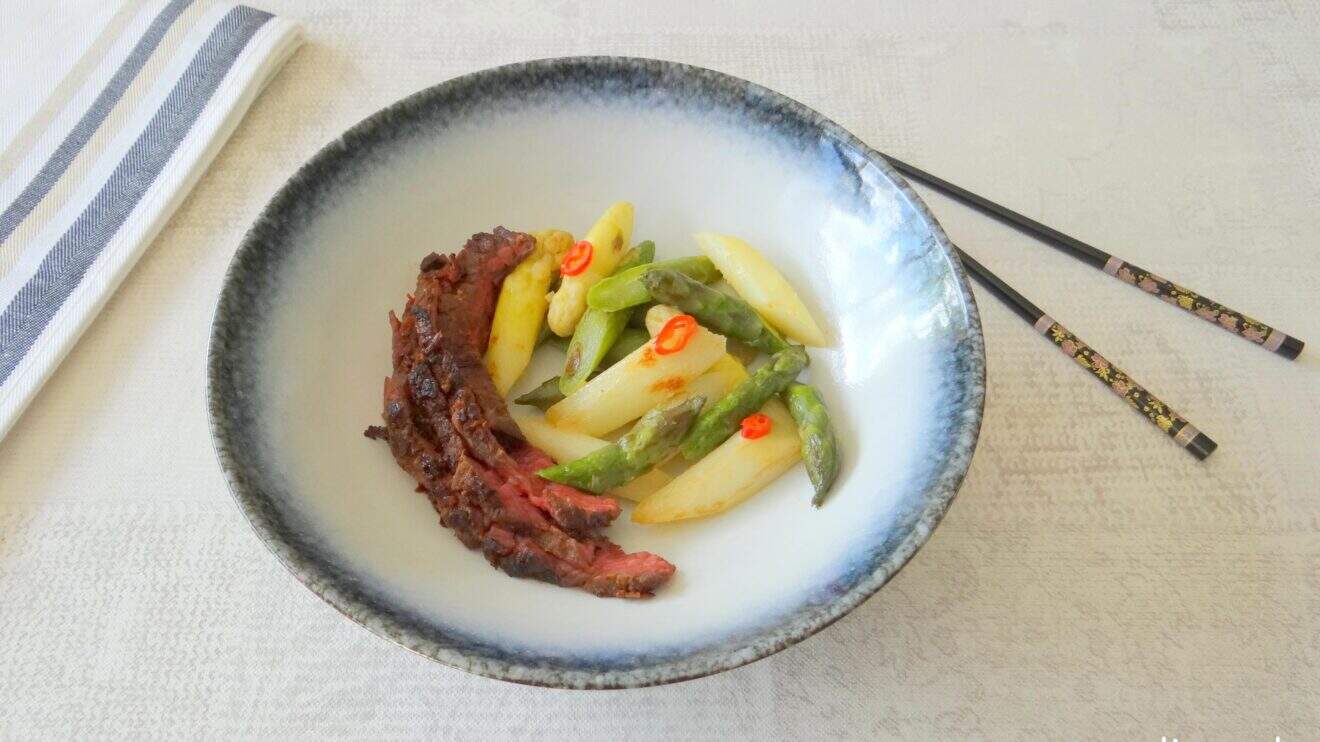 Miso bavette met roergebakken asperges