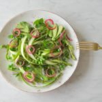 Groene aspergelinten salade met erwten en munt