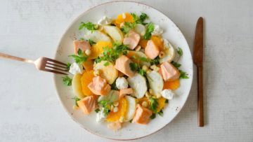 Zalm met geroosterde meiknolletjes en sinaasappel