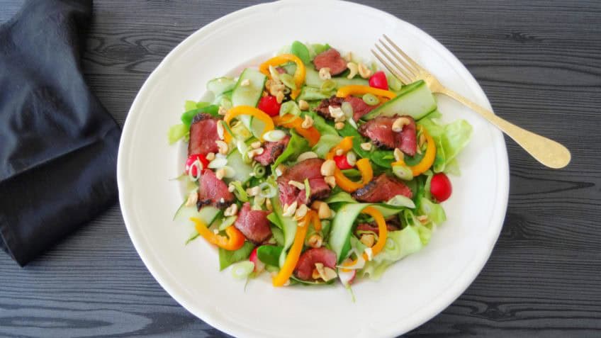 Aziatische steaksalade met pittige dressing