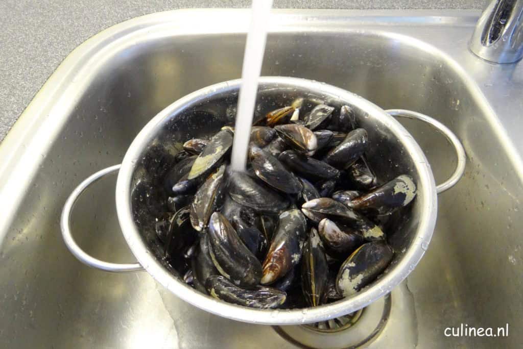 Hoe maak je mosselen schoon - Culinea.nl;