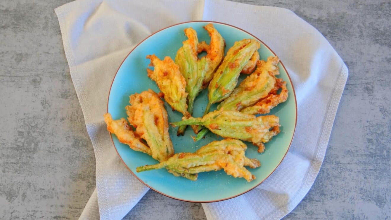 Tempura van courgettebloemen