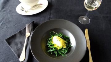 Vis quenelles met beurre blanc, spinazie en zeekraal