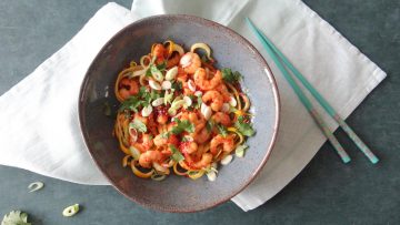 Gele courgetti met miso garnalen