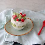 Griekse yoghurt met kiwi en aalbessen