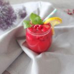 Aardbeien en granaatappel tonic mocktail