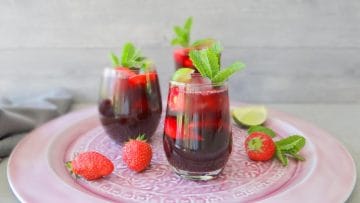 Aardbeien hibiscus mocktail