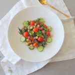 Aubergine en kikkererwten salade