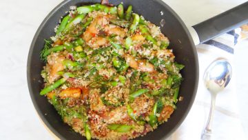 Bulgur met pikante saucijzen en groene asperges