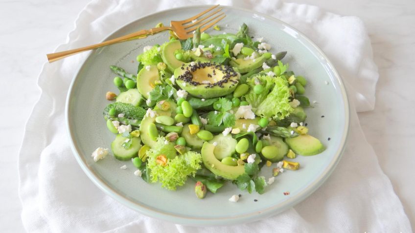 Groene salade met groene kruiden